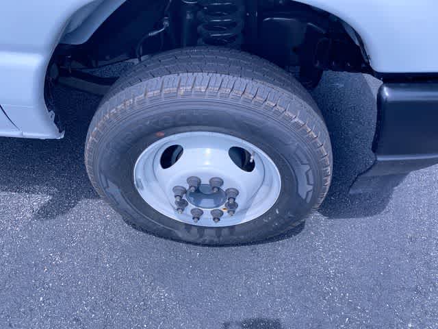 2025 Ford E-Series Cutaway base - E-450 DRW 176 WB 16-foot Utilimaster Box