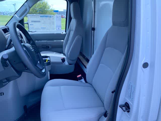 2025 Ford E-Series Cutaway base - E-450 DRW 176 WB 16-foot Utilimaster Box