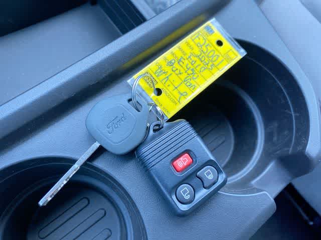 2025 Ford E-Series Cutaway base - E-450 DRW 176 WB 16-foot Utilimaster Box