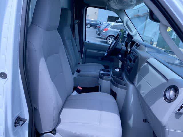 2025 Ford E-Series Cutaway base - E-450 DRW 176 WB 16-foot Utilimaster Box