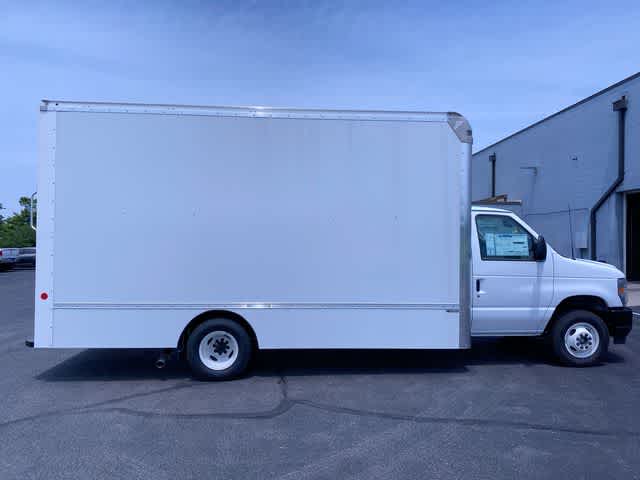 2025 Ford E-Series Cutaway base - E-450 DRW 176 WB 16-foot Utilimaster Box