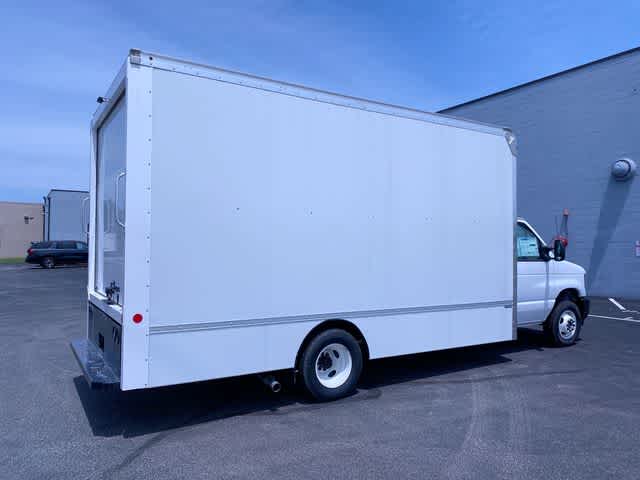 2025 Ford Econoline Cutaway E-450 DRW