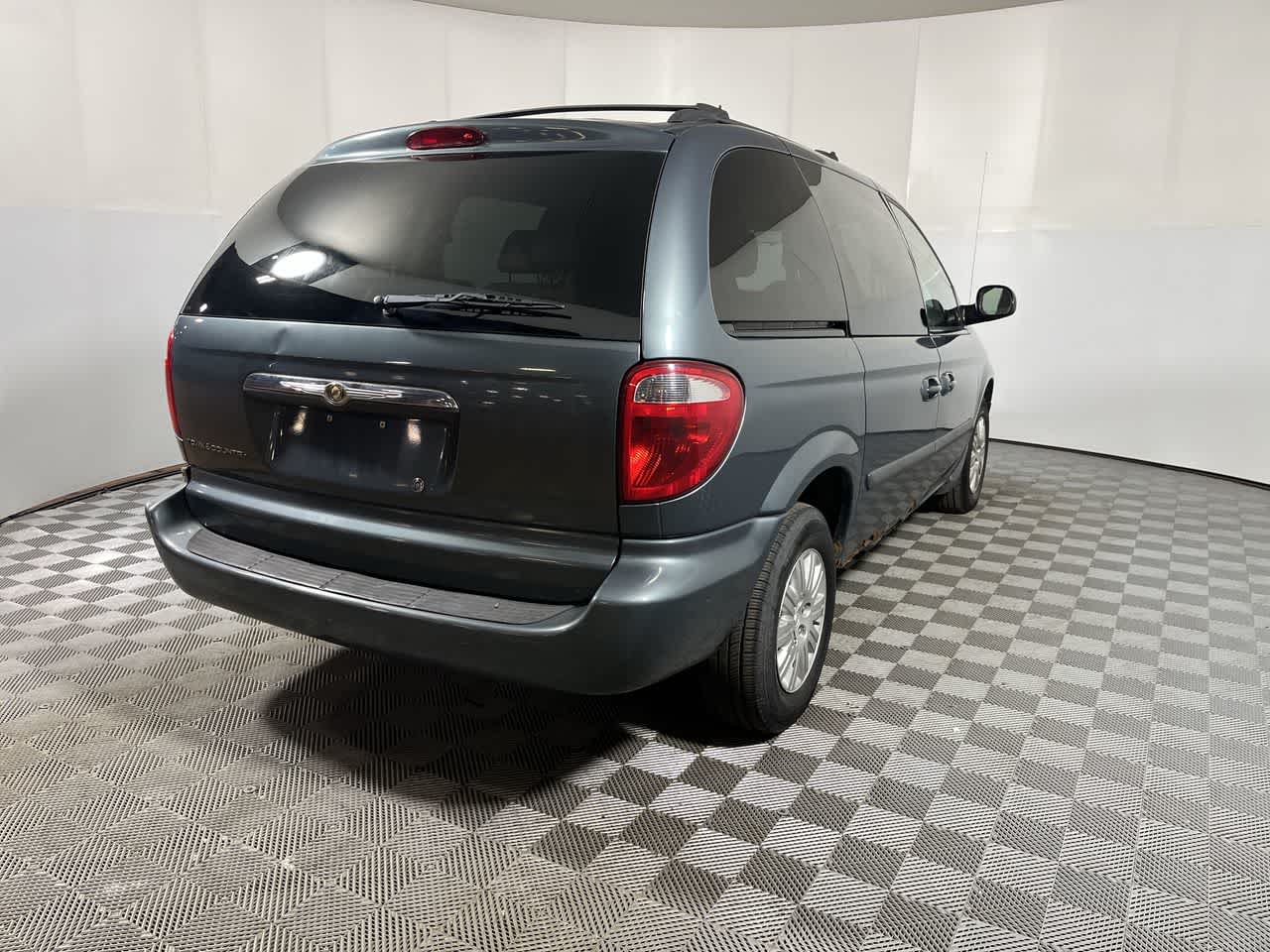 2006 Chrysler Town & Country SWB Base