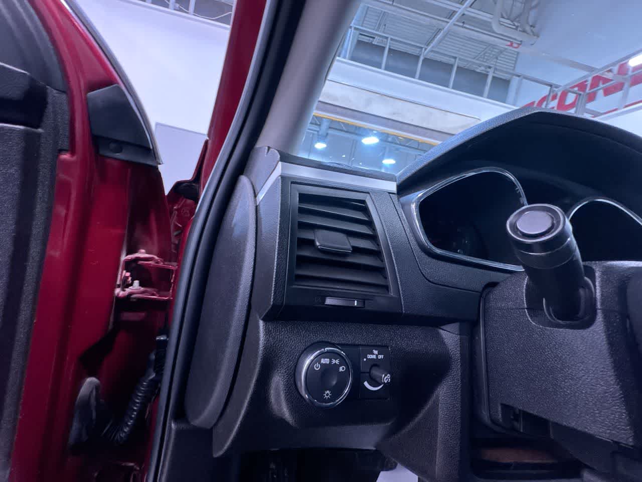 2011 Chevrolet Traverse LT w/1LT