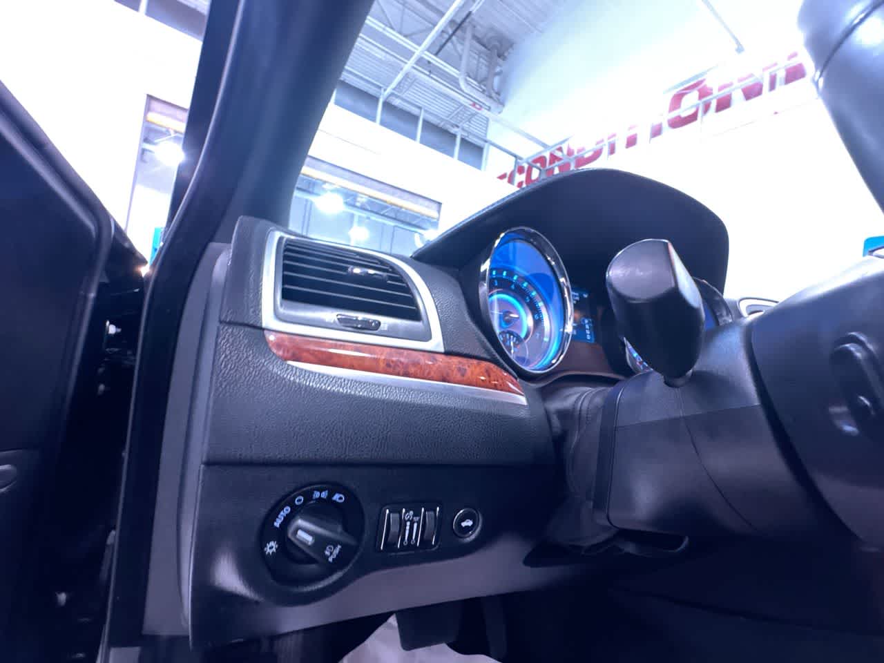 2014 Chrysler 300 4dr Sdn AWD