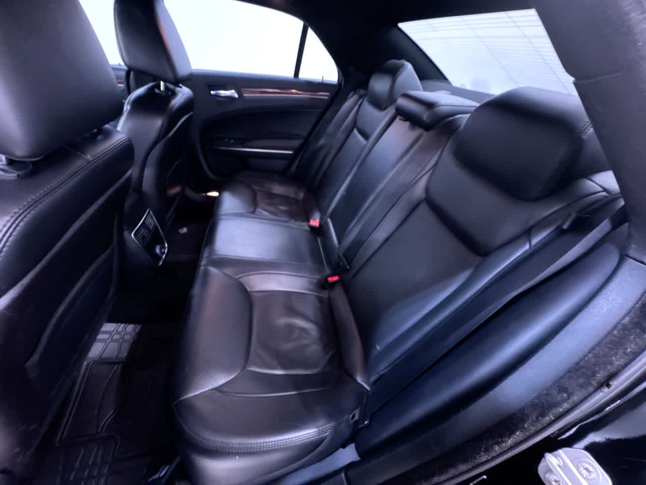 2014 Chrysler 300 4dr Sdn AWD