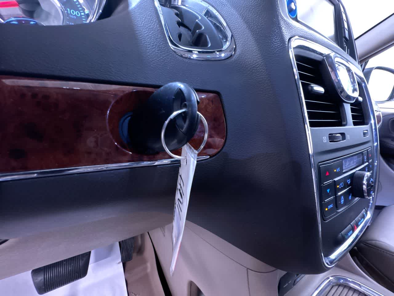 2015 Chrysler Town & Country Limited Platinum