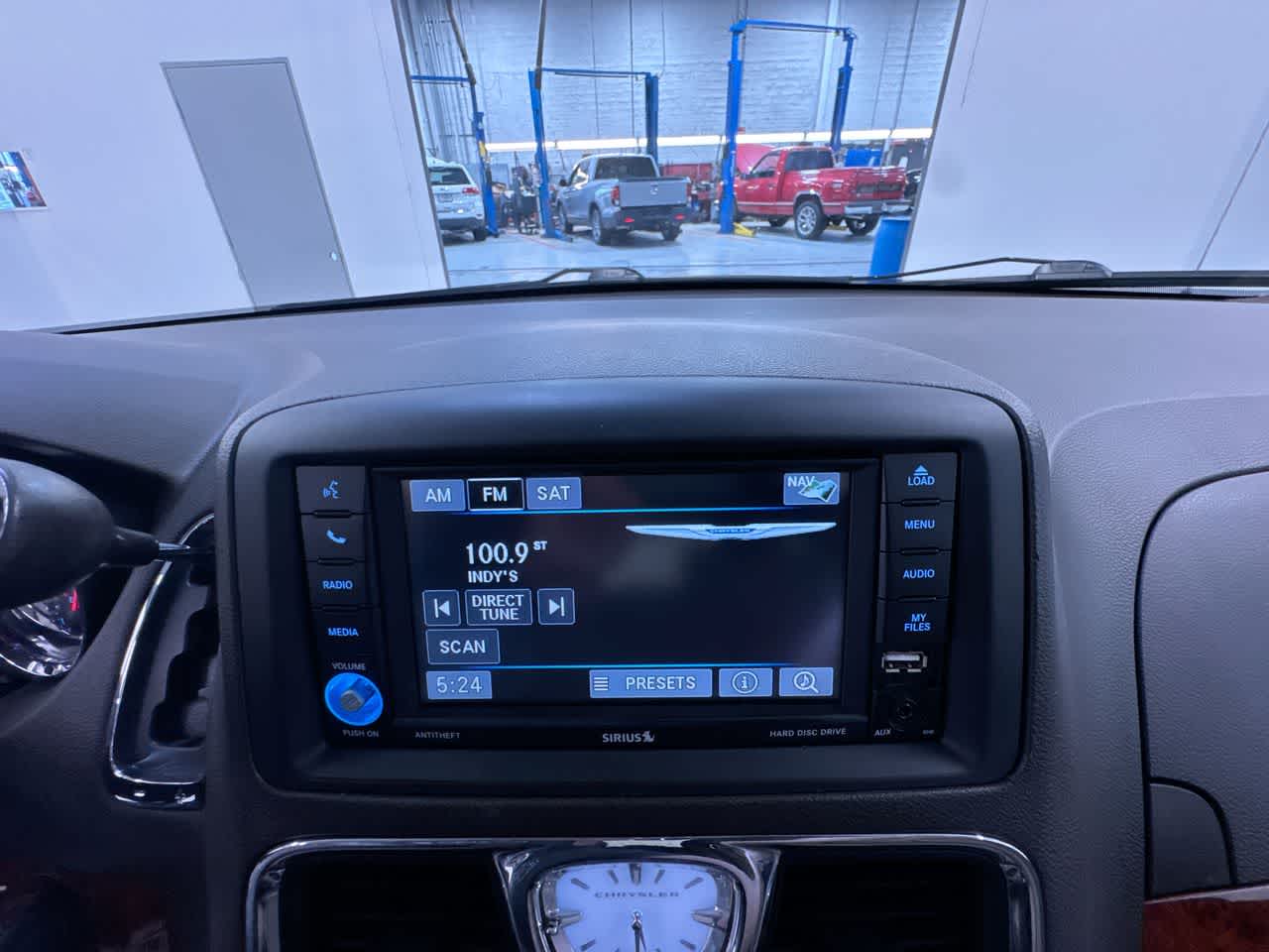 2015 Chrysler Town & Country Limited Platinum